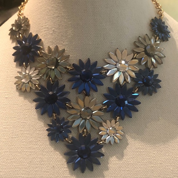 🌸Coach Blue and Clear Flower Bib Necklace - Picture 4 of 8